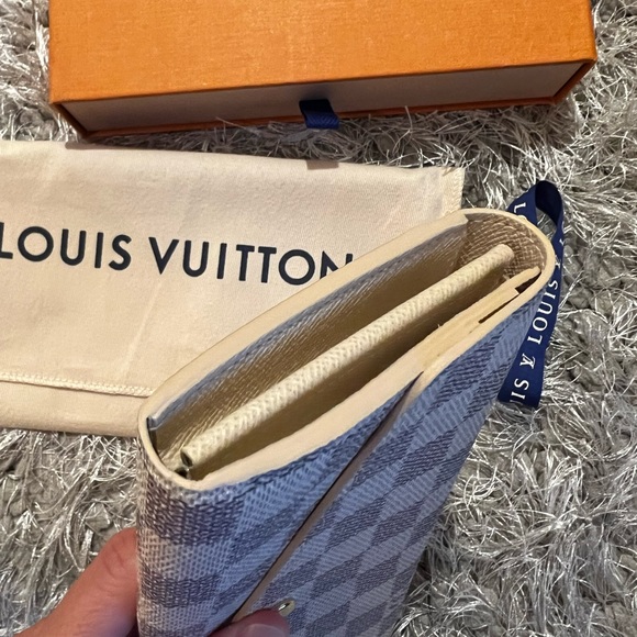 LOUIS VUITTON DAMIER AZUR SARAH WALLET - Picture 7 of 14